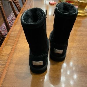 Classic short blk UGG boots sz 6